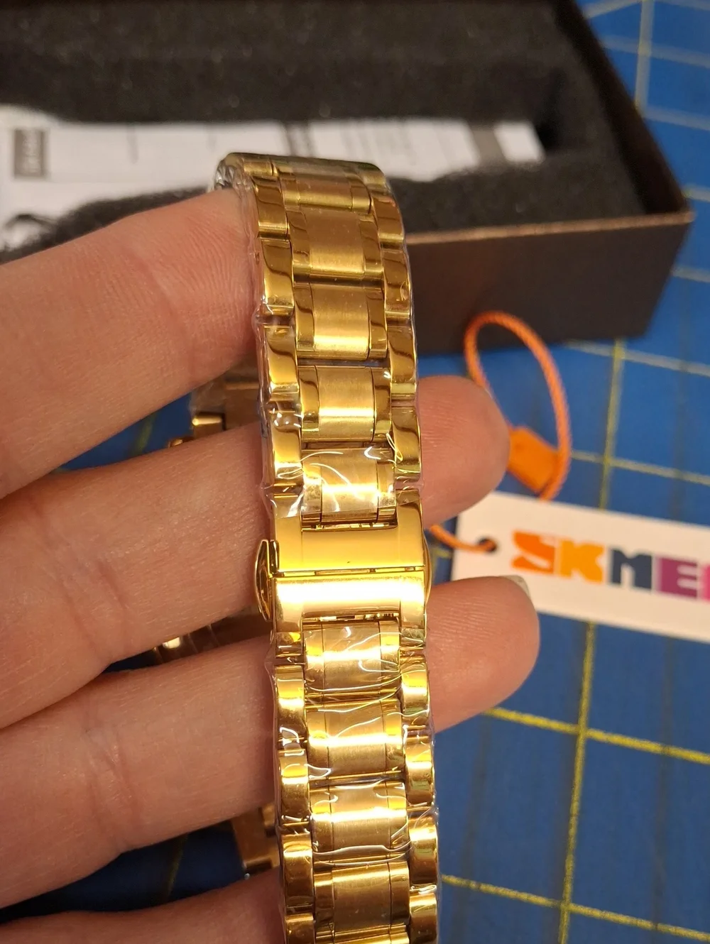 SKMEI Gold Face Gold-Tone 8